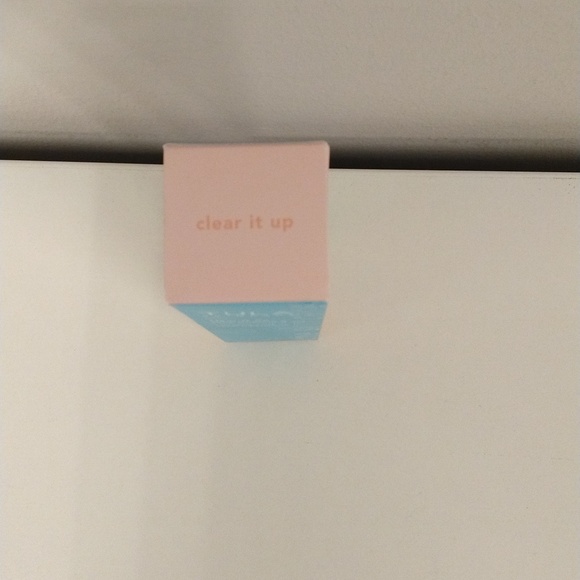 Tula Skincare Clear It Up Acne Clearing & Tone Correcting Gel - Picture 2 of 5